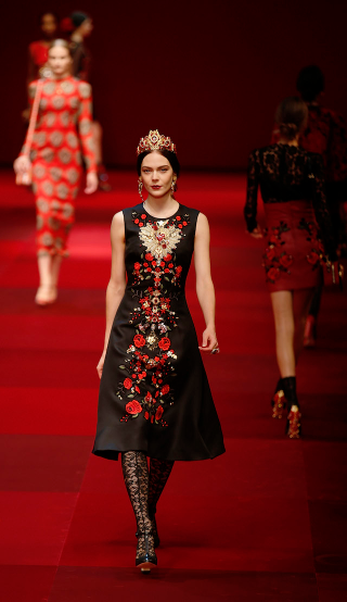 Illustration for article titled Kendall Jenner Takes a Jaunt to Spain With Dolce & Gabbana